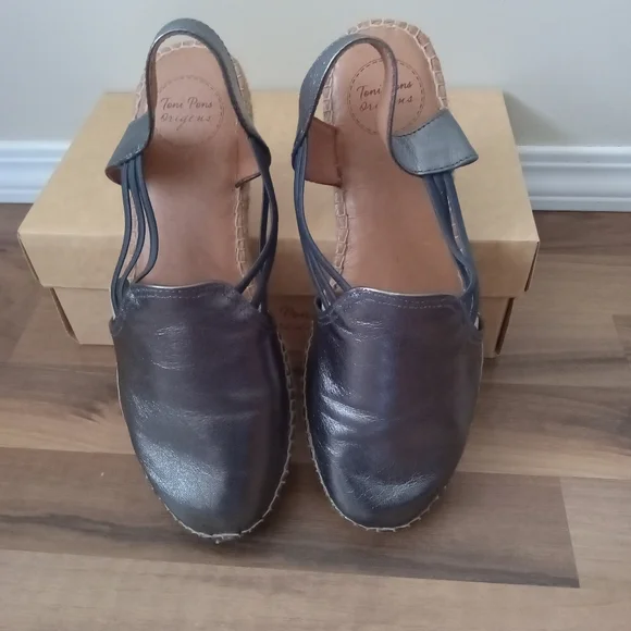 Shoes - Picture 3 of 5